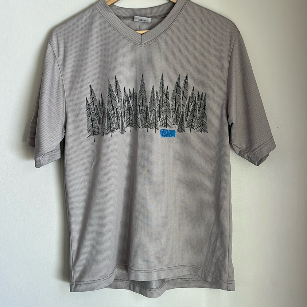 Dakine Men's V-neck Grey Forest Trees T-shirt Size Medium EUC
